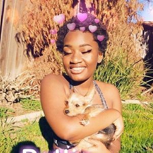 Meet your Posher, Sakia